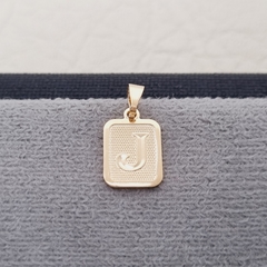 DIJE PLACA LETRA ORO LAMINADO 18K - Zoco oro laminado 18k