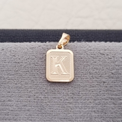 DIJE PLACA LETRA ORO LAMINADO 18K - tienda online