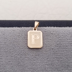 DIJE PLACA LETRA ORO LAMINADO 18K - Zoco oro laminado 18k
