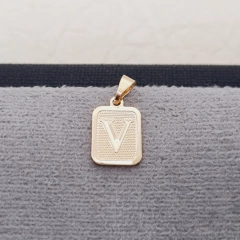 DIJE PLACA LETRA ORO LAMINADO 18K - comprar online