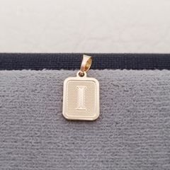 DIJE PLACA LETRA ORO LAMINADO 18K en internet