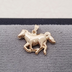 DIJE CABALLO DE PASO ORO LAMINADO 18K