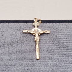 DIJE CRISTO INRI CENTRO REDONDO ORO LAMINADO 18K
