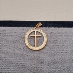 DIJE SILUETA CRUZ REDONDO 2.5CM ORO LAMINADO 18K