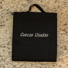 Nécessaire masculina cuecas limpas usadas