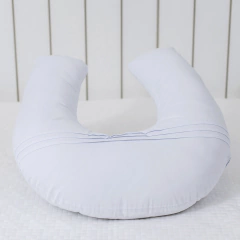 Almofada para amamentação com formato ergonômico, bordado delicado