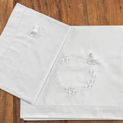 Jogo de cama para berço bordado com borboletas