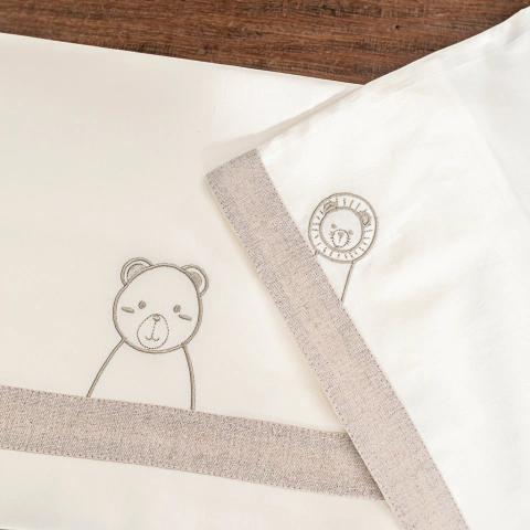 Jogo de cama para berço bordado com bichinhos
