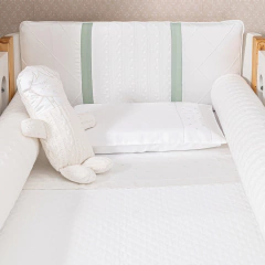 Kit para berço com bordado e tricô