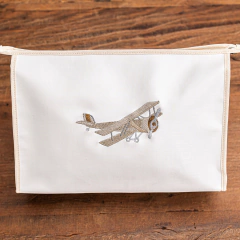 Nécessaire infantil bordada com avião