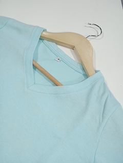 Remera Escote V algodón Premium