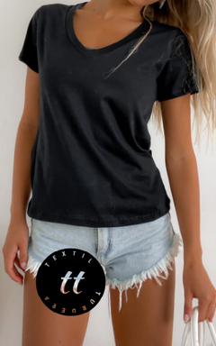 Remera Escote V algodón Premium - comprar online