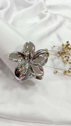 Prendedor Flor Prata - comprar online