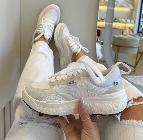 TÊNIS ULTRARANGE VS