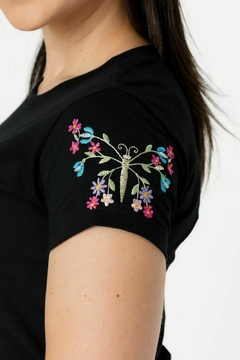 T-Shirt Bordado nas Mangas - comprar online