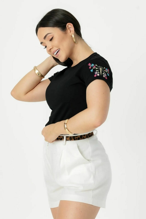T-Shirt Bordado nas Mangas