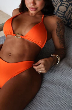 Biquini Farol da Barra na internet