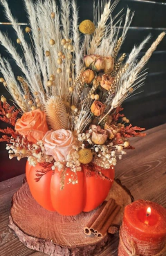 Calabaza en Cerámica Petit con Rosas Preservadas (37cmx15cmx21cm). - comprar en línea