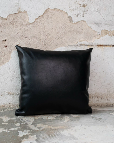 Almohadon cuadrado - negro [pre order] - comprar online