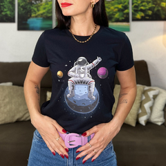 T-SHIRT BABY LOOK ASTRONAUTA