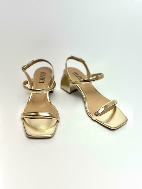 Gisele - Sandália Feminina Salto Bloco Metalizada Ourolight