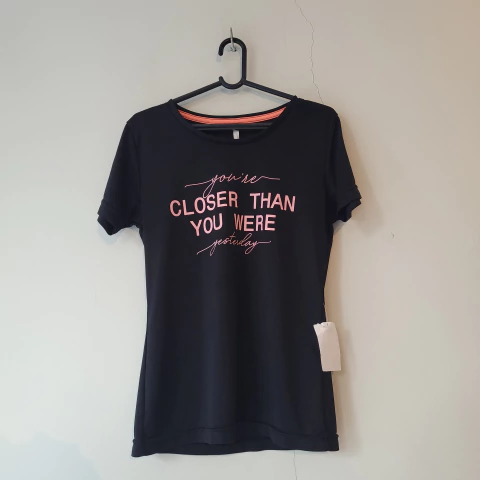 Tee fitness preto rosa escrito You´re Closer Than You - comprar online