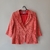 Blazer cropped Naby goiaba rendado na internet