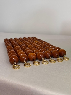 Alça de Mão com bolinhas de madeira na internet
