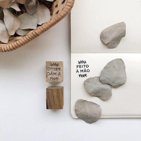 Feito à mão + folhinhas