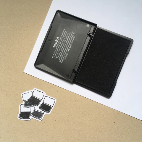 Tinta / almofada preta para papel