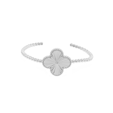 Bracelete Rígido Clover Guilloché Elegância Atemporal Banhado A Ródio