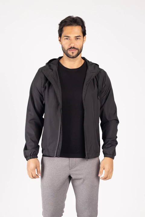 Jaqueta em nylon com preta forrada