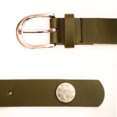 Imagen de CINTURÓN DE SIMIL CUERO CON TACHAS EN FORMA DE CORAZÓN (ACIYW39SRW24Z)