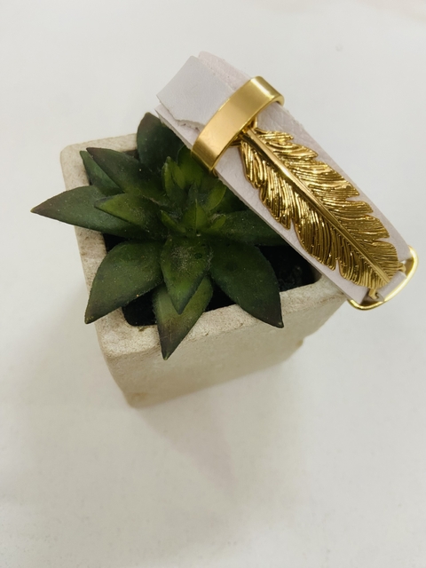 Pulseira couro fake flecha