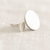 Conjunto de anéis de prata com design minimalista, um maior e um menor, em fundo claro.