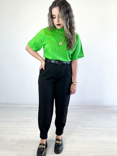 Calça preta cenoura alfaiataria premium