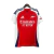 Arsenal​

Temporada 24/25​

Camisa oficial​

Uniforme titular​

Uniforme reserva​

Adidas​
LANCE!

Design clássico​

Vermelho e branco​

Cores tradicionais​

Canhão no peito​
MKT Esportivo

Detalhes azul-marinho​
MKT Esportivo

Tecnologia HEAT.RDY​
MKT Es