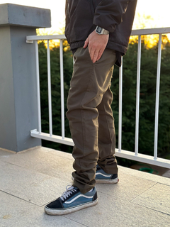 CHINO SLIM VERDE en internet