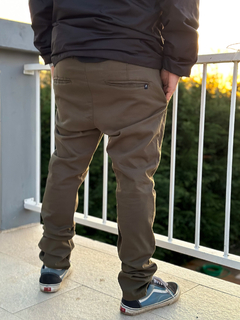 CHINO SLIM VERDE - tienda online