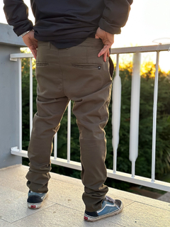 CHINO SLIM VERDE