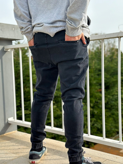 JOGGER TOKYO NEGRO en internet