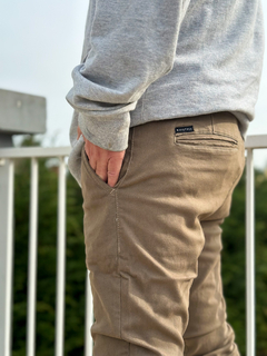 CHINO REGULAR TOSTADO - RIPSTYLE