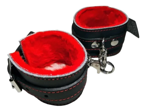 Esposas de cuero con mosquetón y peluche