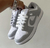 DUNK SB LOW - CINZA COM BRANCO