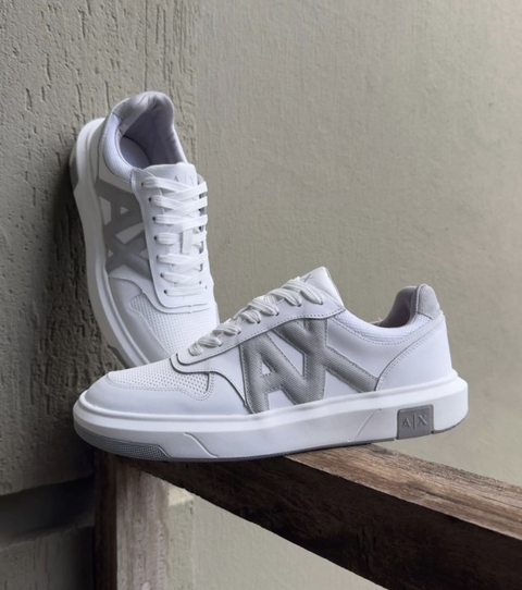 TÊNIS A.X EM COURO - BRANCO COM CINZA - comprar online