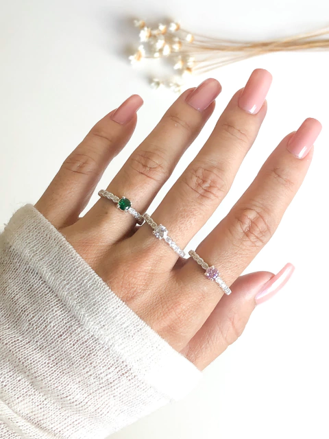 Anel solitário cravejado color