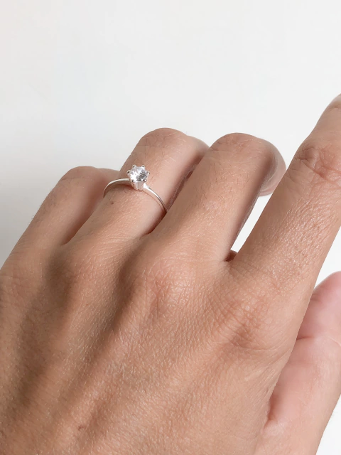 Anel solitário fininho