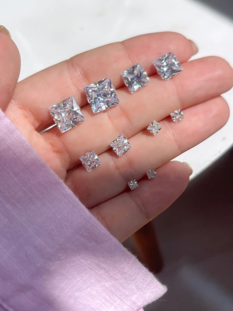 Brinco ponto de luz quadrado - comprar online