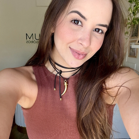 Courinho Preto com Dente de Javali Folheado a Ouro