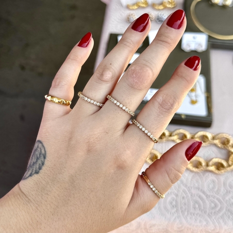 Aliança Cravejada em Zirconia Dourada